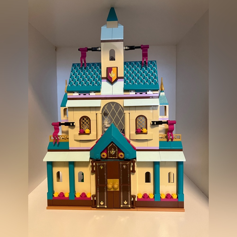 Ana and Elsa Castle Lego Set